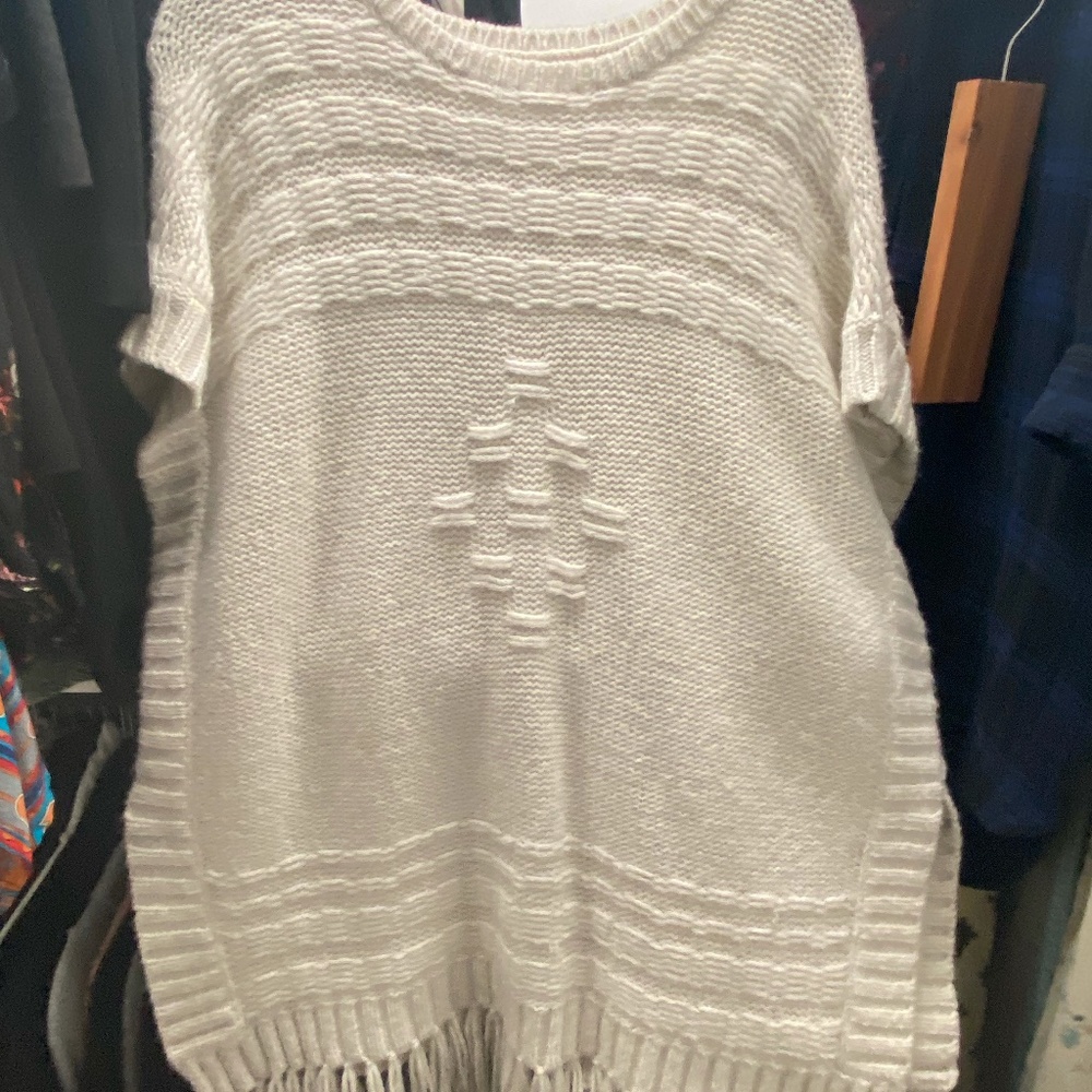 VELVET BY GRAHAM & SPENCER Fringed Poncho  Size Small